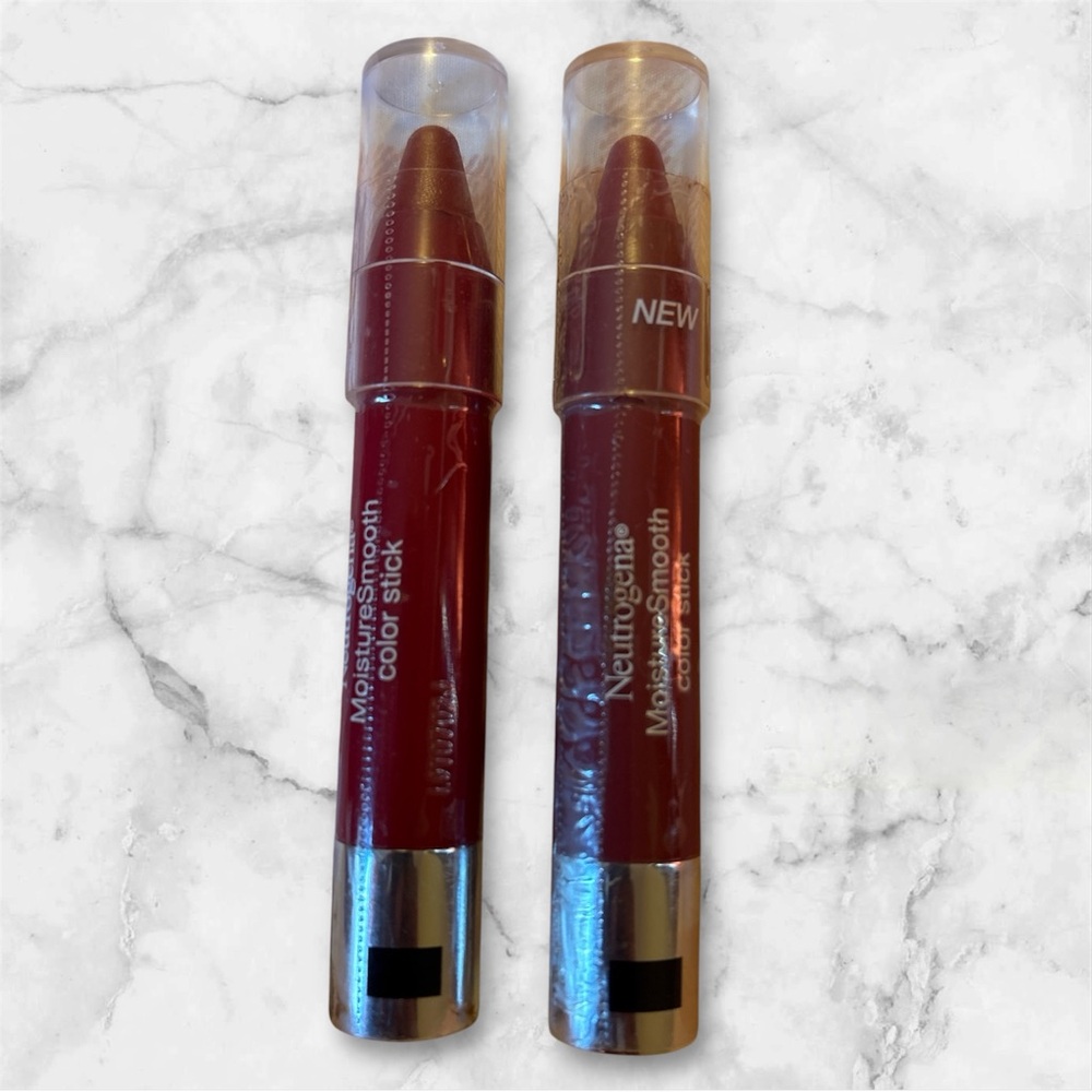 2 Neutrogena MoistureSmooth Color Stick Duo in Deep Red